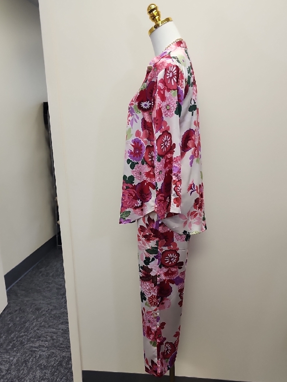 Natori Floral Satin Pajama Set 2 Piece Sleepwear Pink White XS - Picture 4 of 13